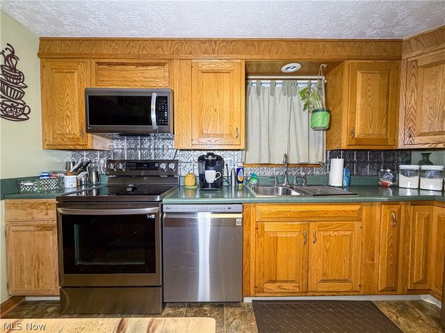 724 Indiana Avenue, Mcdonald, OH 44437