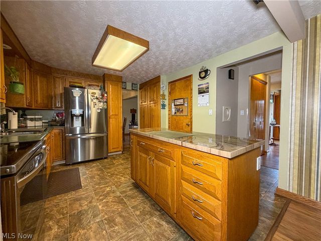 724 Indiana Avenue, Mcdonald, OH 44437