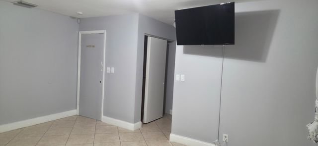 2086 SW 71st Way, Davie, FL 33317