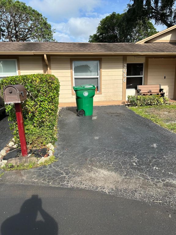 2086 SW 71st Way, Davie, FL 33317