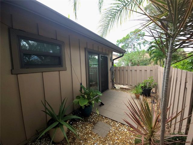5699 WESTWIND LN, Sarasota, FL 34231