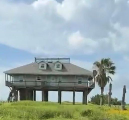 1518 Highway 87, Gilchrist, TX 77617