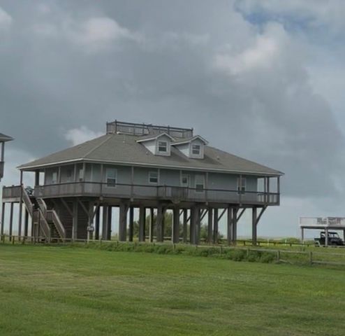 1518 Highway 87, Gilchrist, TX 77617