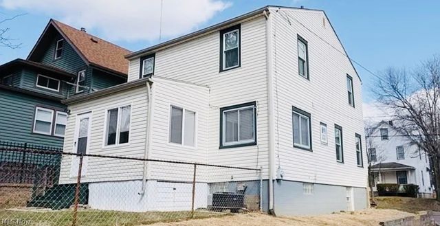 2176 10th Street SW, Akron, OH 44314