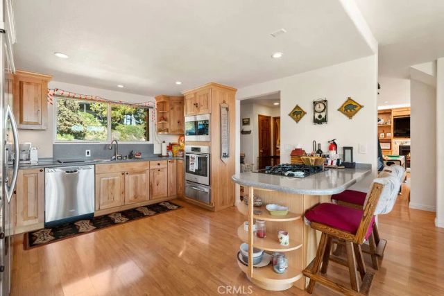 27721 Caribou Drive, Lake Arrowhead, CA 92352