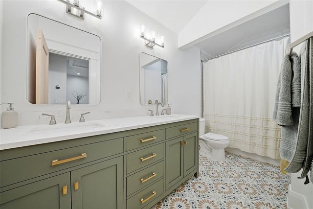 344 W RIO VISTA COURT, Tampa, FL 33604