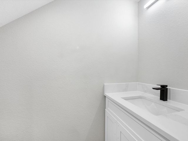 991 South Lane, Houston, TX 77088