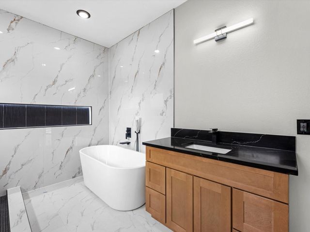 991 South Lane, Houston, TX 77088