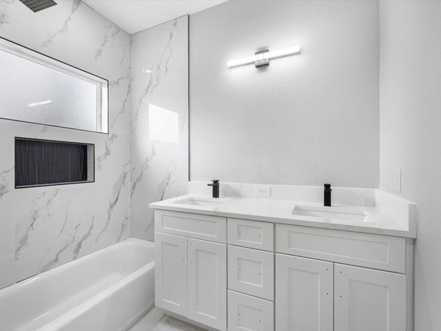 991 South Lane, Houston, TX 77088