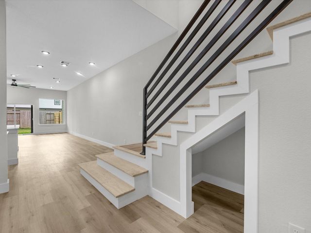 991 South Lane, Houston, TX 77088