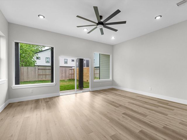 991 South Lane, Houston, TX 77088