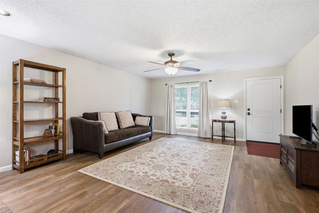 5521 Pike Place, Garland, TX 75044