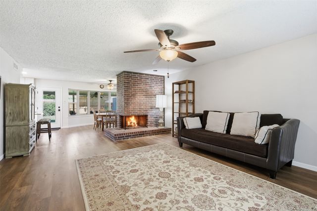 5521 Pike Place, Garland, TX 75044