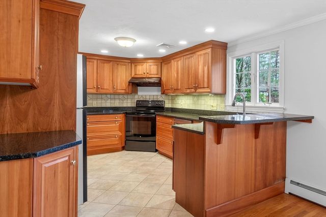 7 Oakdale Ave, Wellesley, MA 02482