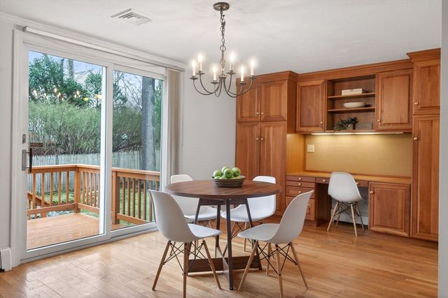 7 Oakdale Ave, Wellesley, MA 02482