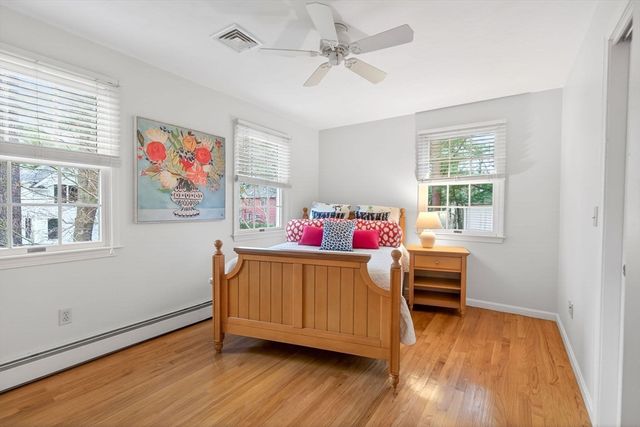 7 Oakdale Ave, Wellesley, MA 02482