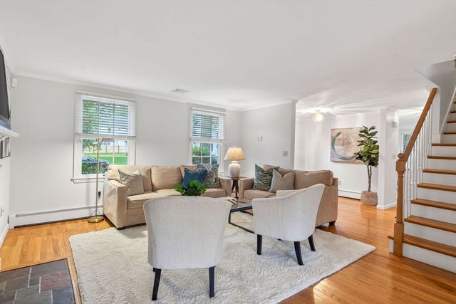 7 Oakdale Ave, Wellesley, MA 02482