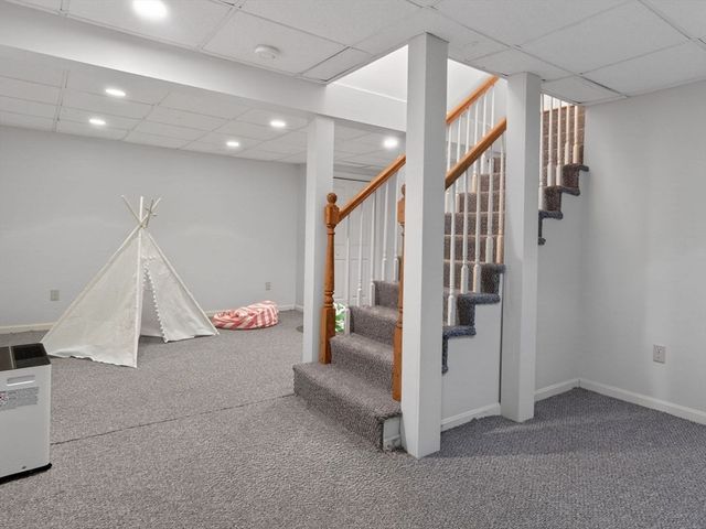 7 Oakdale Ave, Wellesley, MA 02482