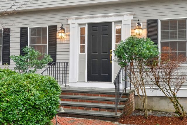 7 Oakdale Ave, Wellesley, MA 02482