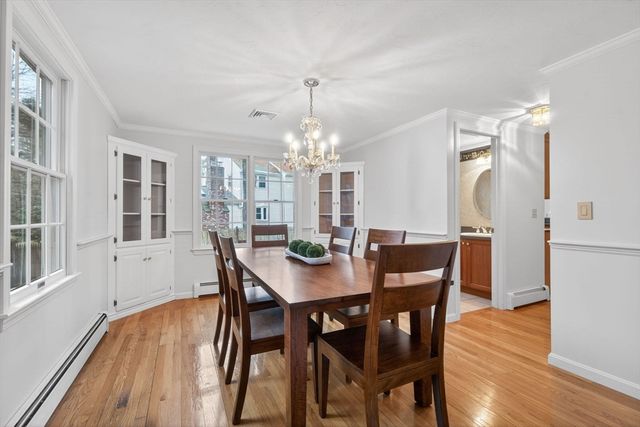 7 Oakdale Ave, Wellesley, MA 02482