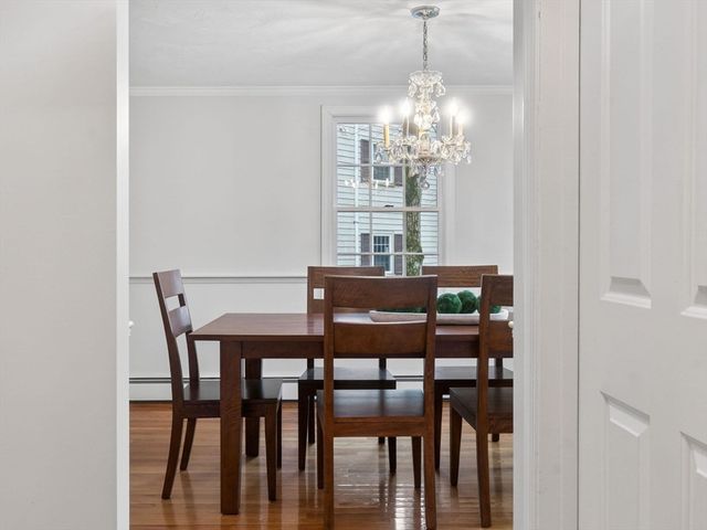 7 Oakdale Ave, Wellesley, MA 02482