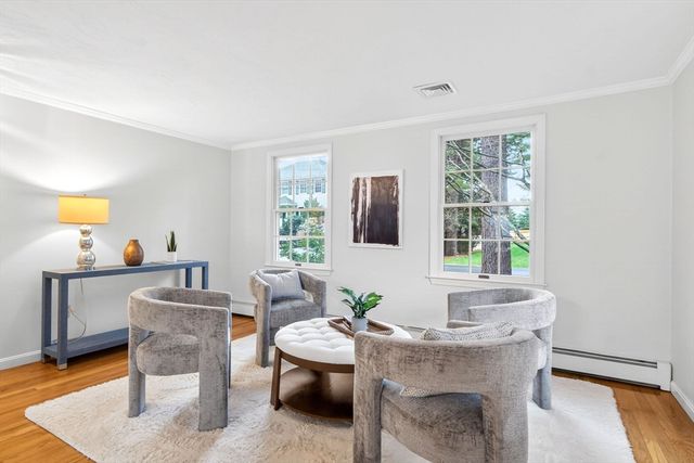 7 Oakdale Ave, Wellesley, MA 02482