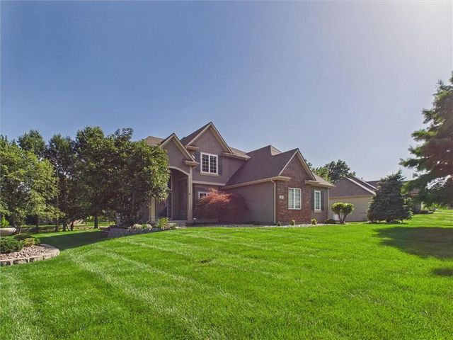 901 SW Drake Drive, Lee's Summit, MO 64082