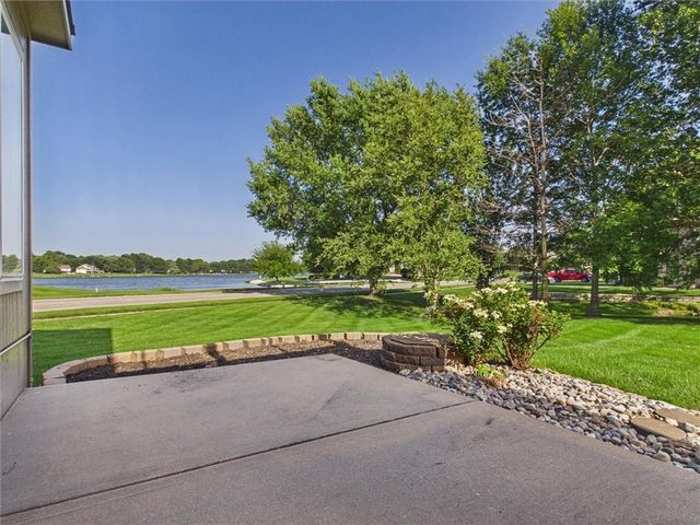 901 SW Drake Drive, Lee's Summit, MO 64082