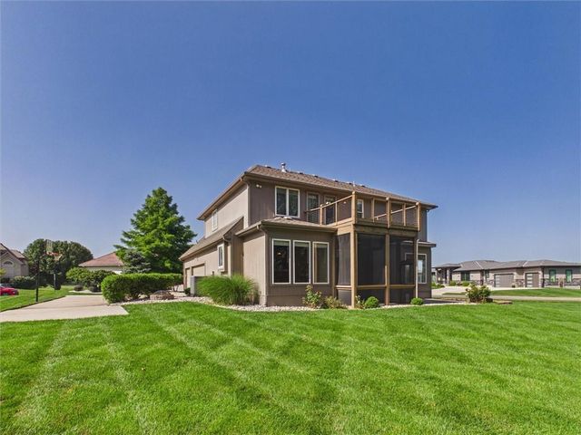 901 SW Drake Drive, Lee's Summit, MO 64082