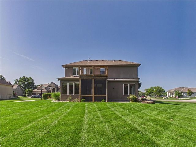 901 SW Drake Drive, Lee's Summit, MO 64082