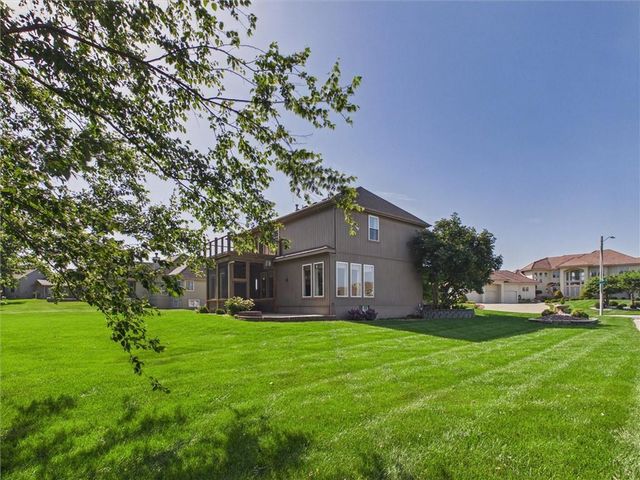 901 SW Drake Drive, Lee's Summit, MO 64082