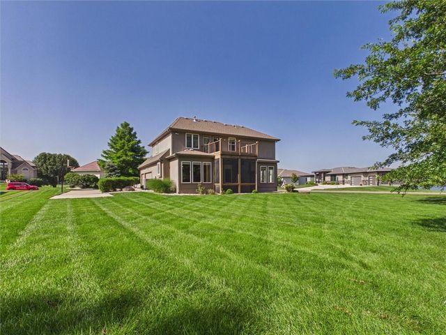 901 SW Drake Drive, Lee's Summit, MO 64082