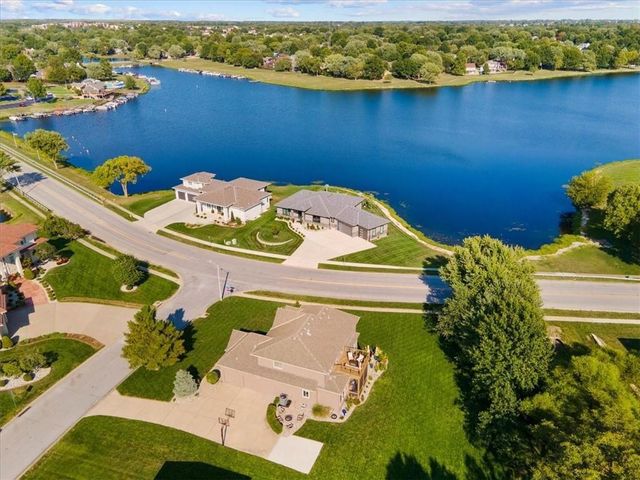 901 SW Drake Drive, Lee's Summit, MO 64082