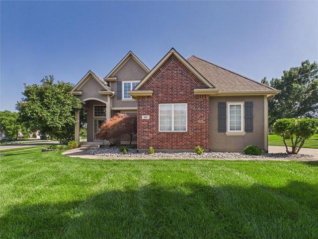 901 SW Drake Drive, Lee's Summit, MO 64082