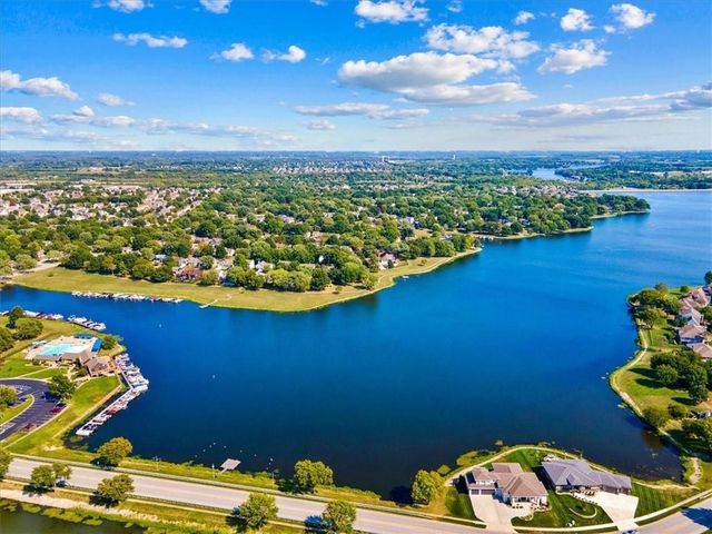 901 SW Drake Drive, Lee's Summit, MO 64082