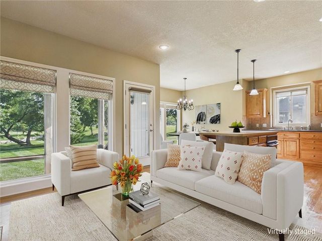 901 SW Drake Drive, Lee's Summit, MO 64082