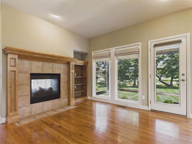 901 SW Drake Drive, Lee's Summit, MO 64082