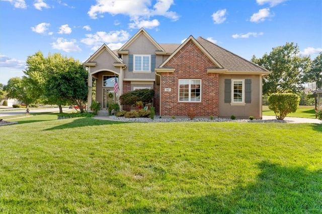 901 SW Drake Drive, Lee's Summit, MO 64082