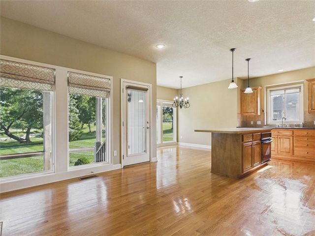 901 SW Drake Drive, Lee's Summit, MO 64082