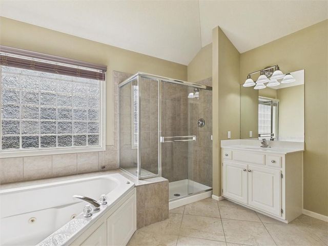 901 SW Drake Drive, Lee's Summit, MO 64082