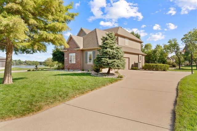 901 SW Drake Drive, Lee's Summit, MO 64082