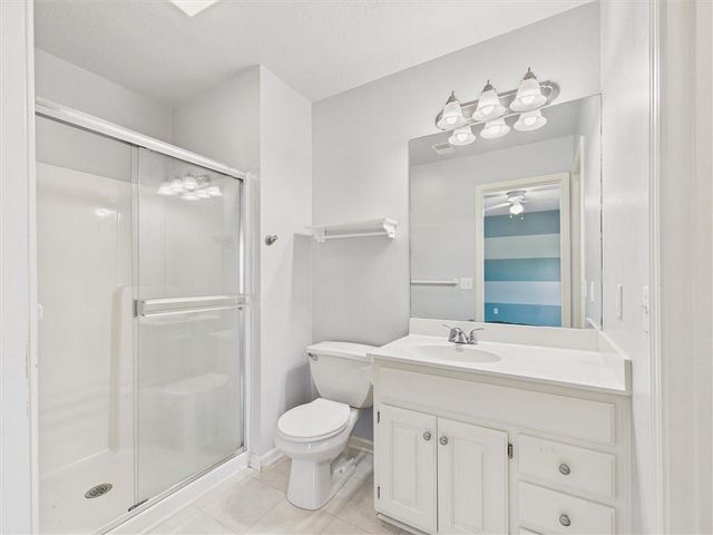901 SW Drake Drive, Lee's Summit, MO 64082