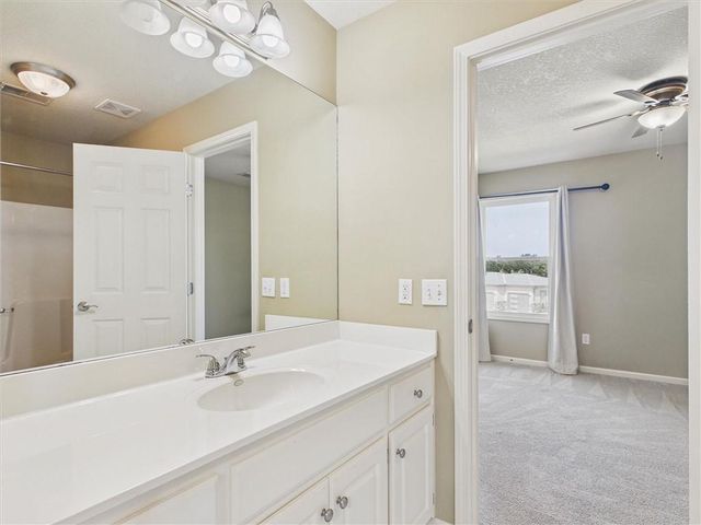 901 SW Drake Drive, Lee's Summit, MO 64082