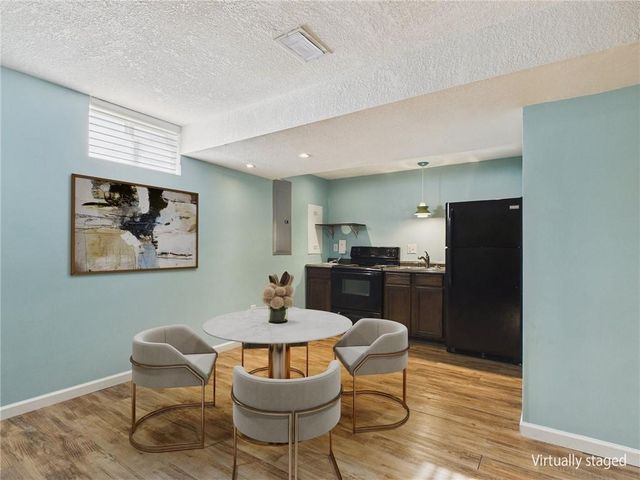 901 SW Drake Drive, Lee's Summit, MO 64082