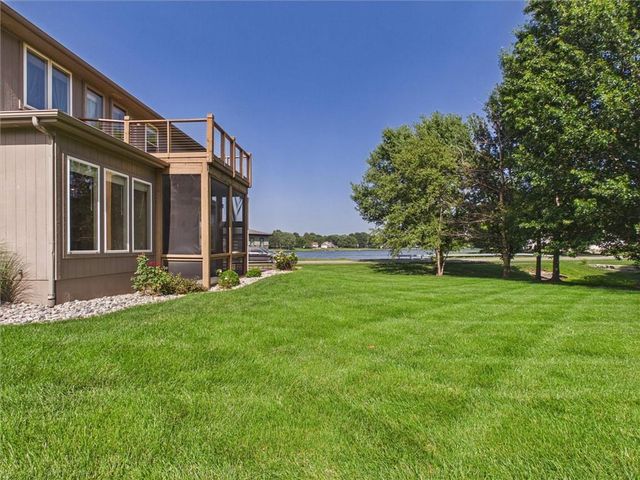 901 SW Drake Drive, Lee's Summit, MO 64082