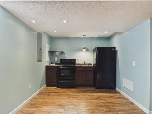901 SW Drake Drive, Lee's Summit, MO 64082