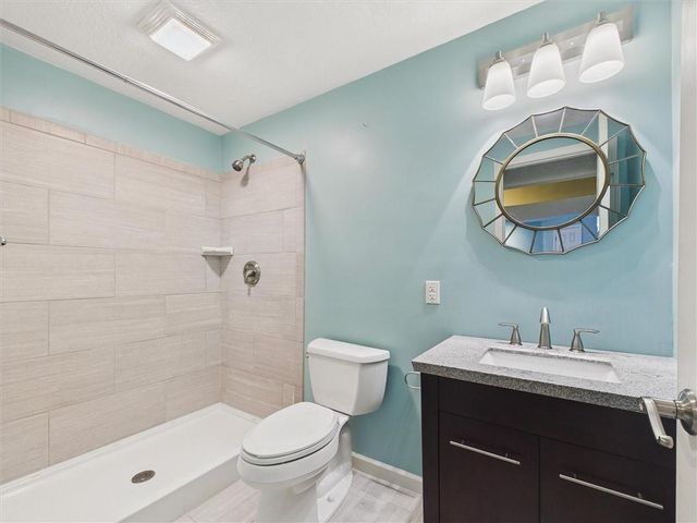 901 SW Drake Drive, Lee's Summit, MO 64082