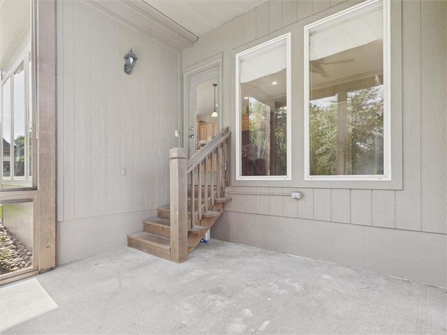 901 SW Drake Drive, Lee's Summit, MO 64082