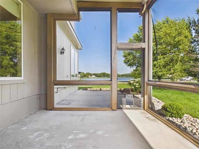 901 SW Drake Drive, Lee's Summit, MO 64082
