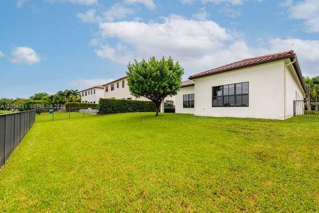 3091 NW 82nd Way, Cooper City, FL 33024